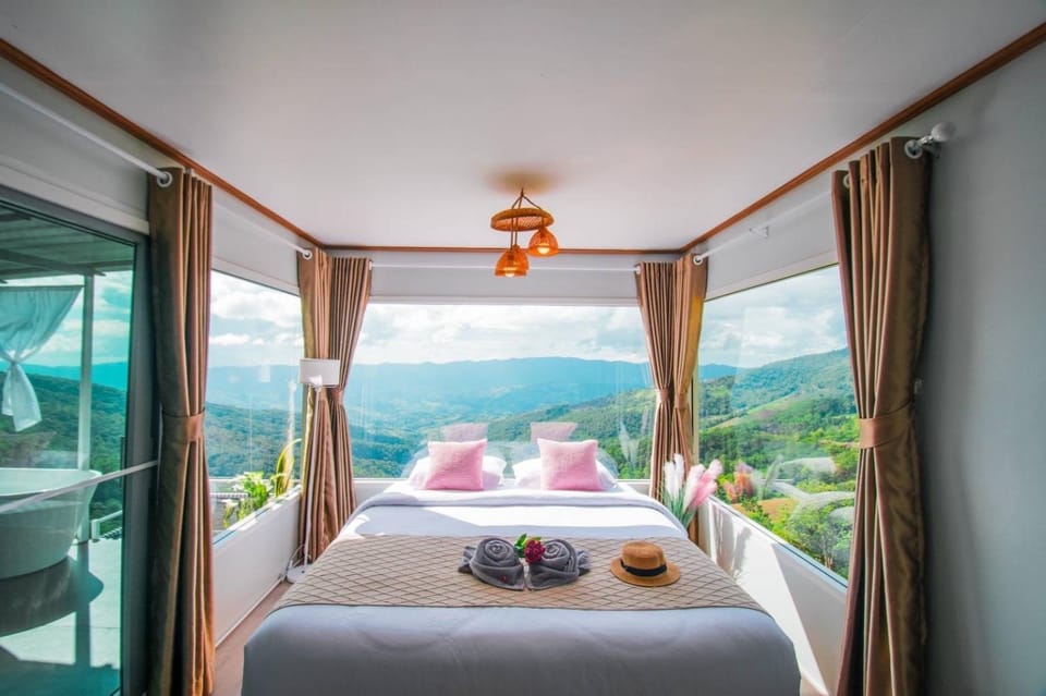 ชิวชิวแคมป์ ภูชี้ฟ้า Campground/ 
RV Resort in Laos