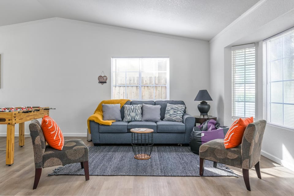 Living room, Seating area