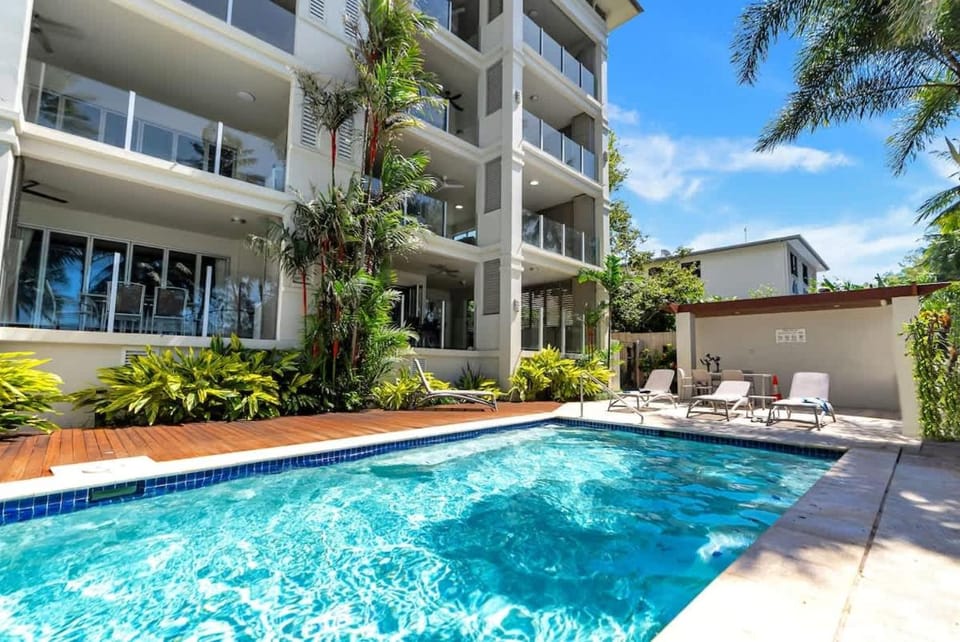 Marron at Island Views—Beachfront Boutique Bliss Apartment in Palm Cove