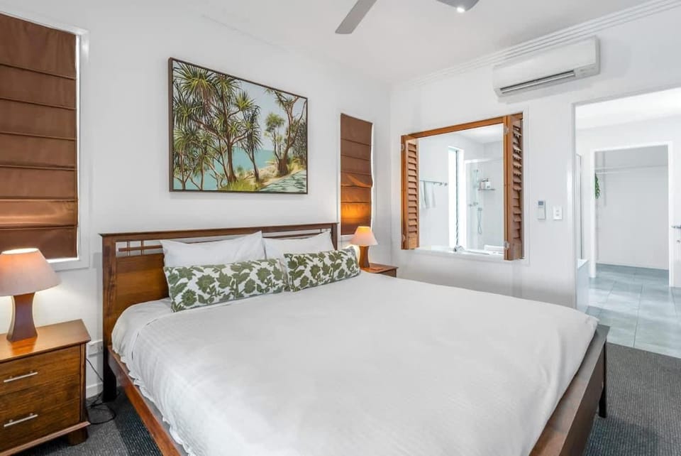 Marron at Island Views—Beachfront Boutique Bliss Apartment in Palm Cove