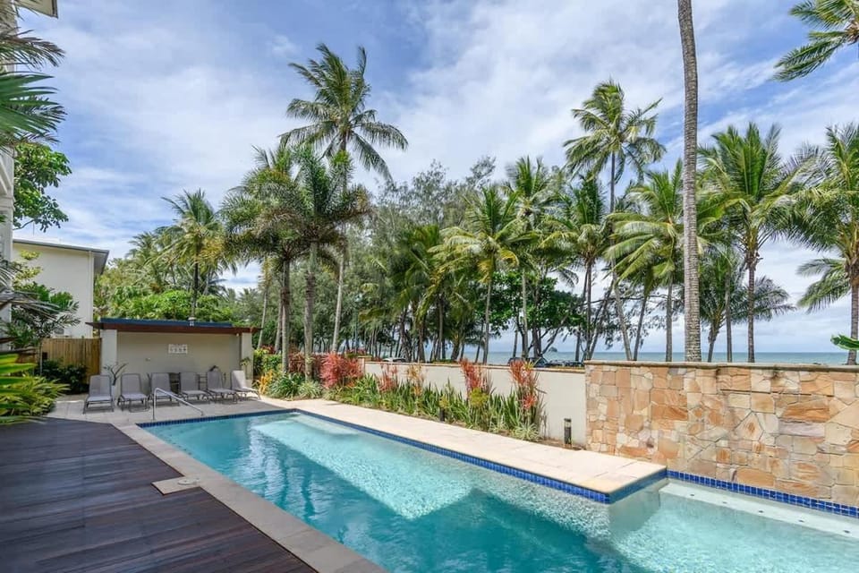 Verde at Island Views—Palm Cove Waterfront Bliss Apartment in Palm Cove