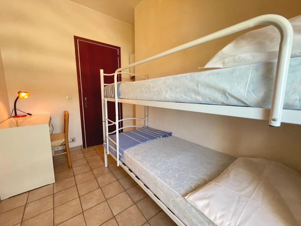 Bed, Bedroom, bunk bed
