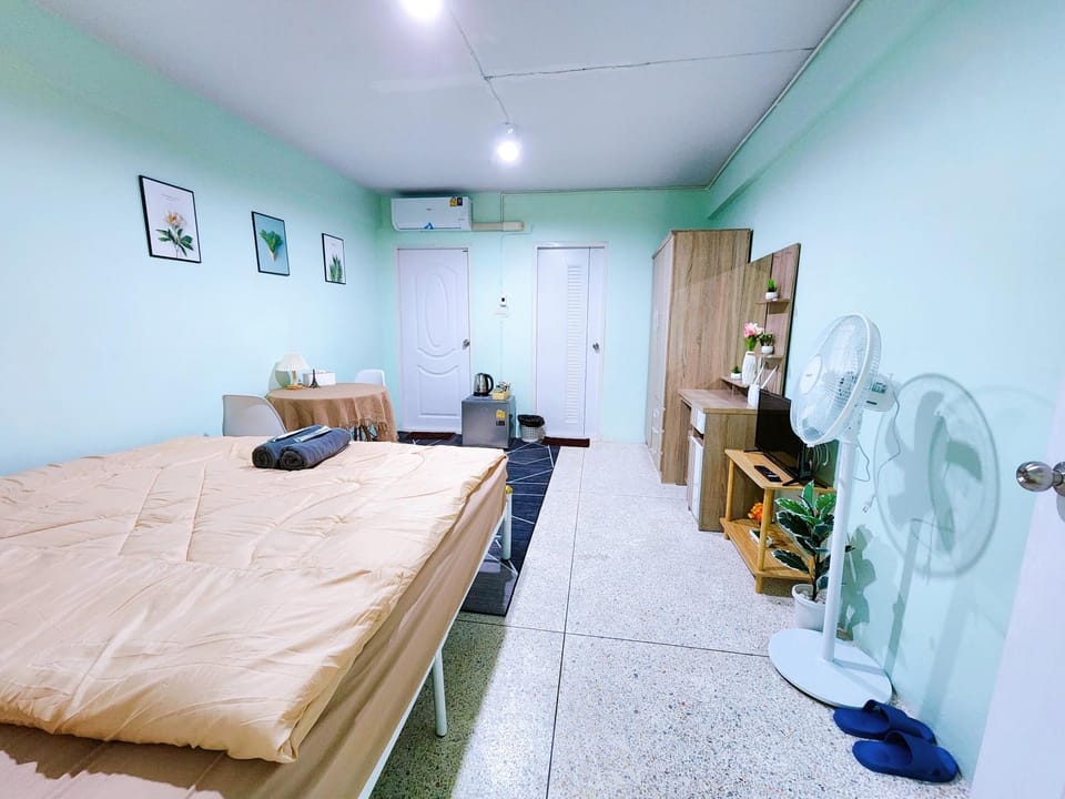Bed, Photo of the whole room