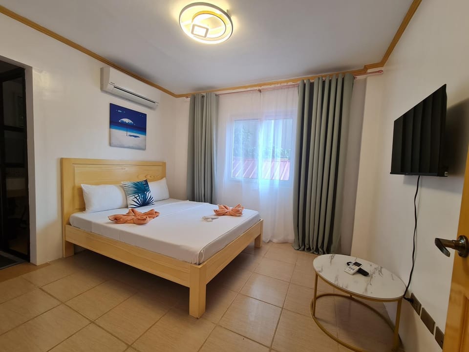 Bed, Photo of the whole room, Bedroom, towels, air conditioner