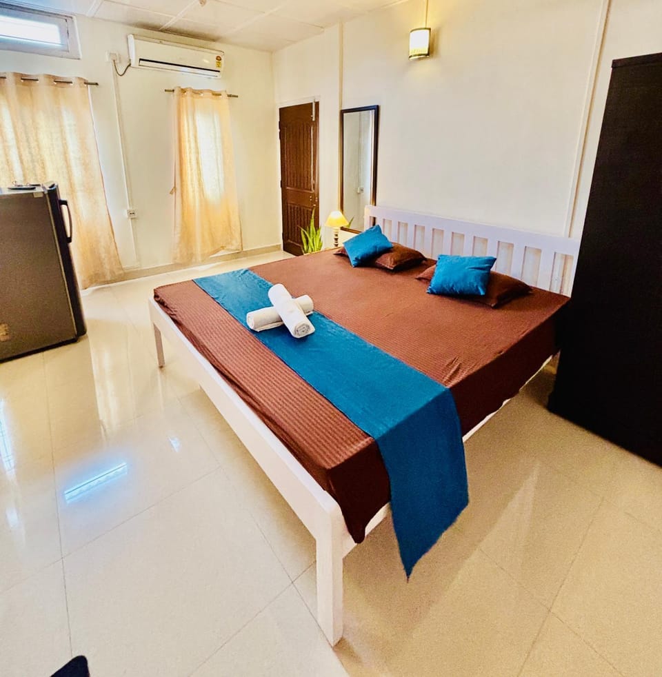 Bed, Photo of the whole room, Bedroom, towels, wardrobe, air conditioner