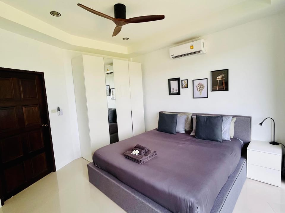 Bed, Bedroom, fireplace, wardrobe, air conditioner