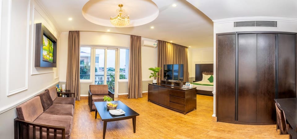 TV and multimedia, Living room, Seating area, wardrobe, air conditioner