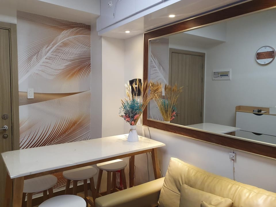 Living room, Seating area, Dining area