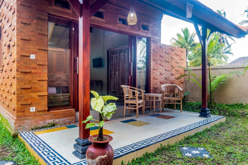 Property building, Day, Garden, Dining area, Garden view