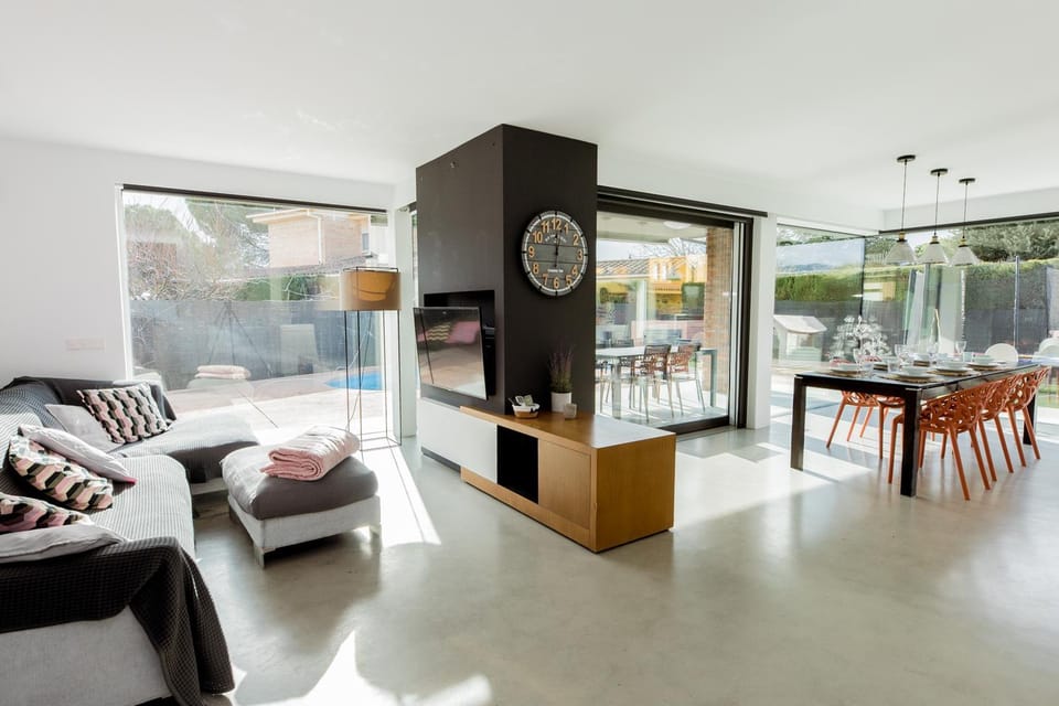 TV and multimedia, Living room, Dining area