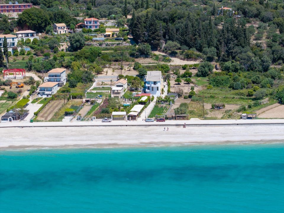 Property building, Sea view, Location