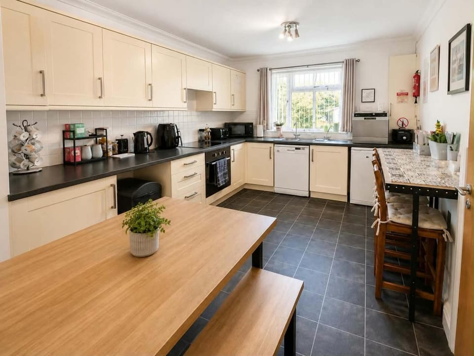 Relaxing Seaside Stay Coastal Walks and Beaches Apartment in Paignton