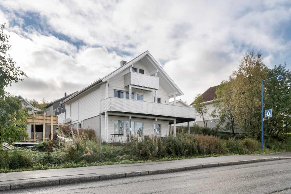 Lovely 4 bedroom house with the view of aurora House in Tromso