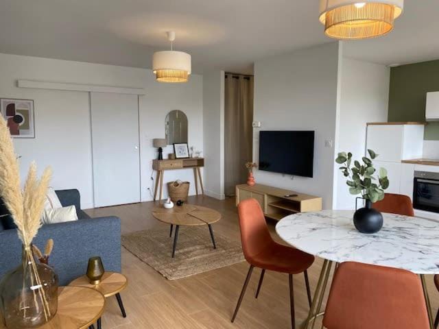 TV and multimedia, Kitchen or kitchenette, Living room
