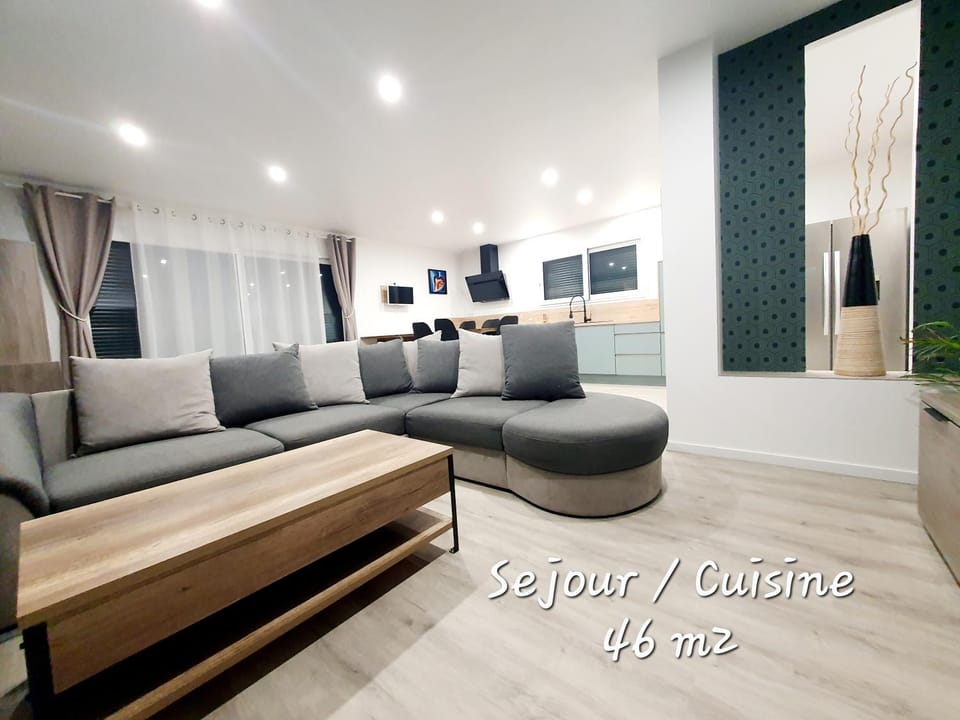 Communal lounge/ TV room, Living room, Seating area