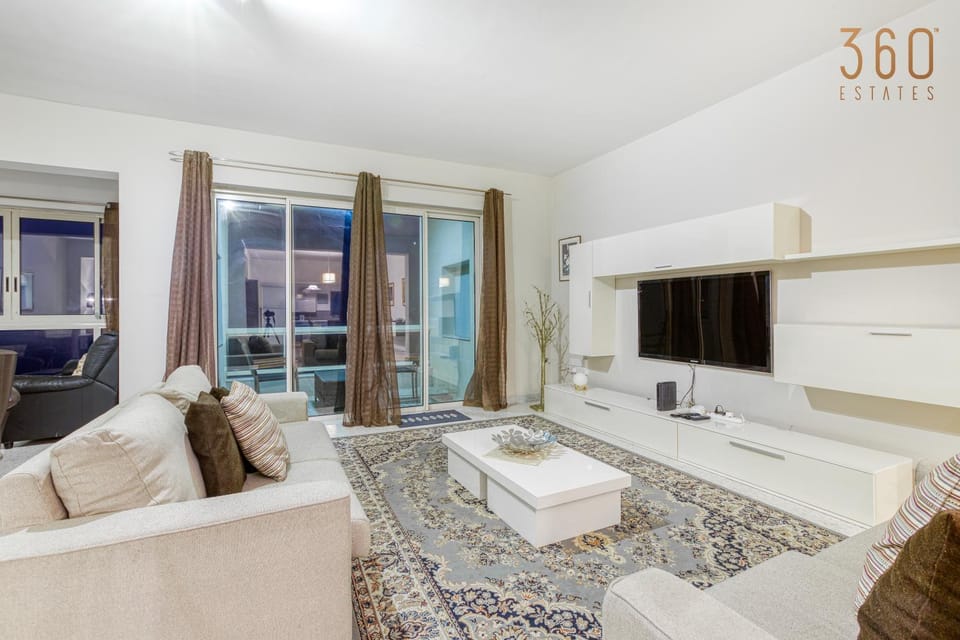 Communal lounge/ TV room, Bed, TV and multimedia, Photo of the whole room, Seating area, Evening entertainment, Bedroom, towels