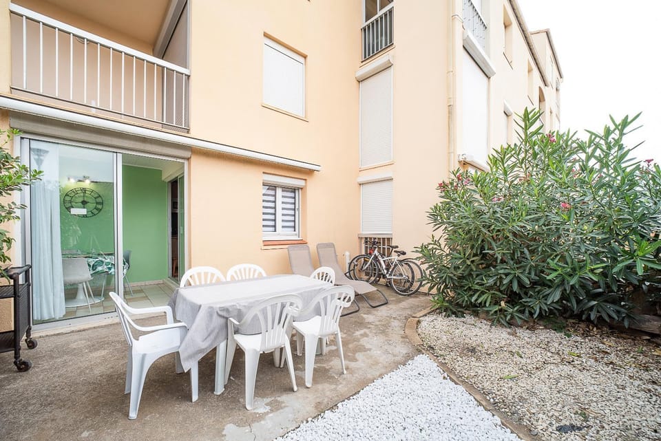 Property building, View (from property/room), Balcony/Terrace, Garden view