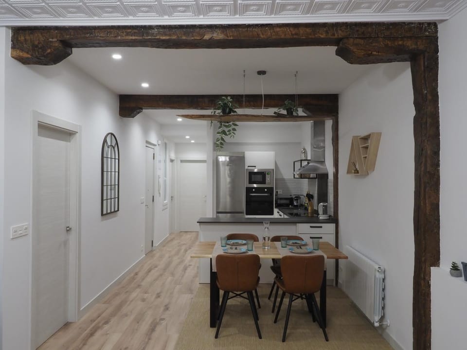 Kitchen or kitchenette, Seating area, Dining area, minibar