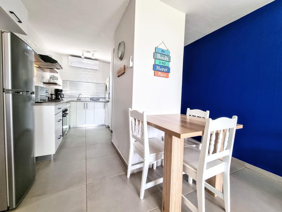 Kitchen or kitchenette, Dining area, dishwasher, minibar, pet friendly, stove, toaster