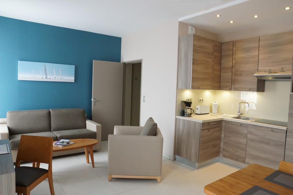 Kitchen or kitchenette, Living room