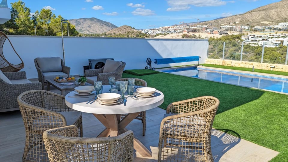Dining area, Swimming pool
