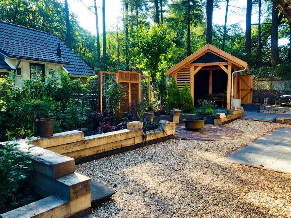Property building, Garden, Balcony/Terrace