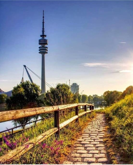Schwabing-Studio great sunset view & balcony Apartment in Munich