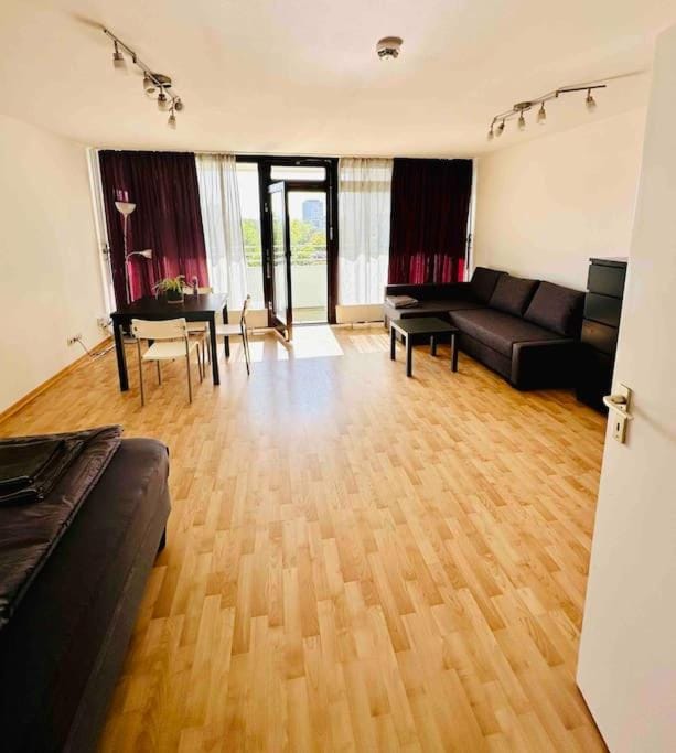 Schwabing-Studio great sunset view & balcony Apartment in Munich