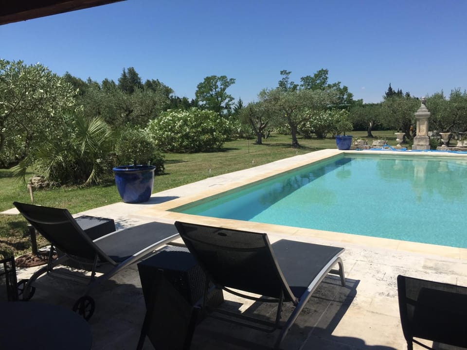 Mas du Soleil House in Le Thor