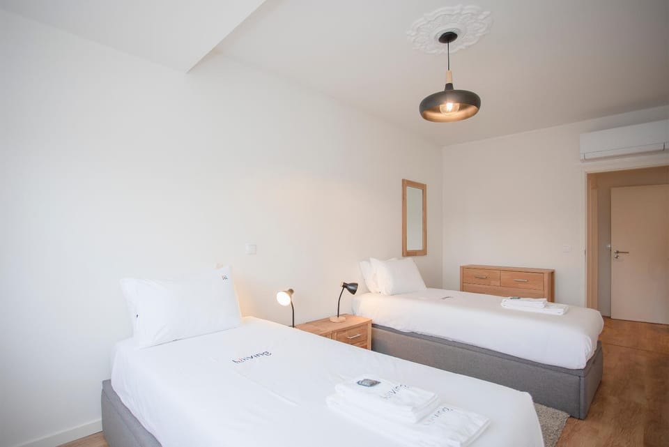 Liiiving in Porto - Modern Design Home - Kids Friendly Apartment in Porto