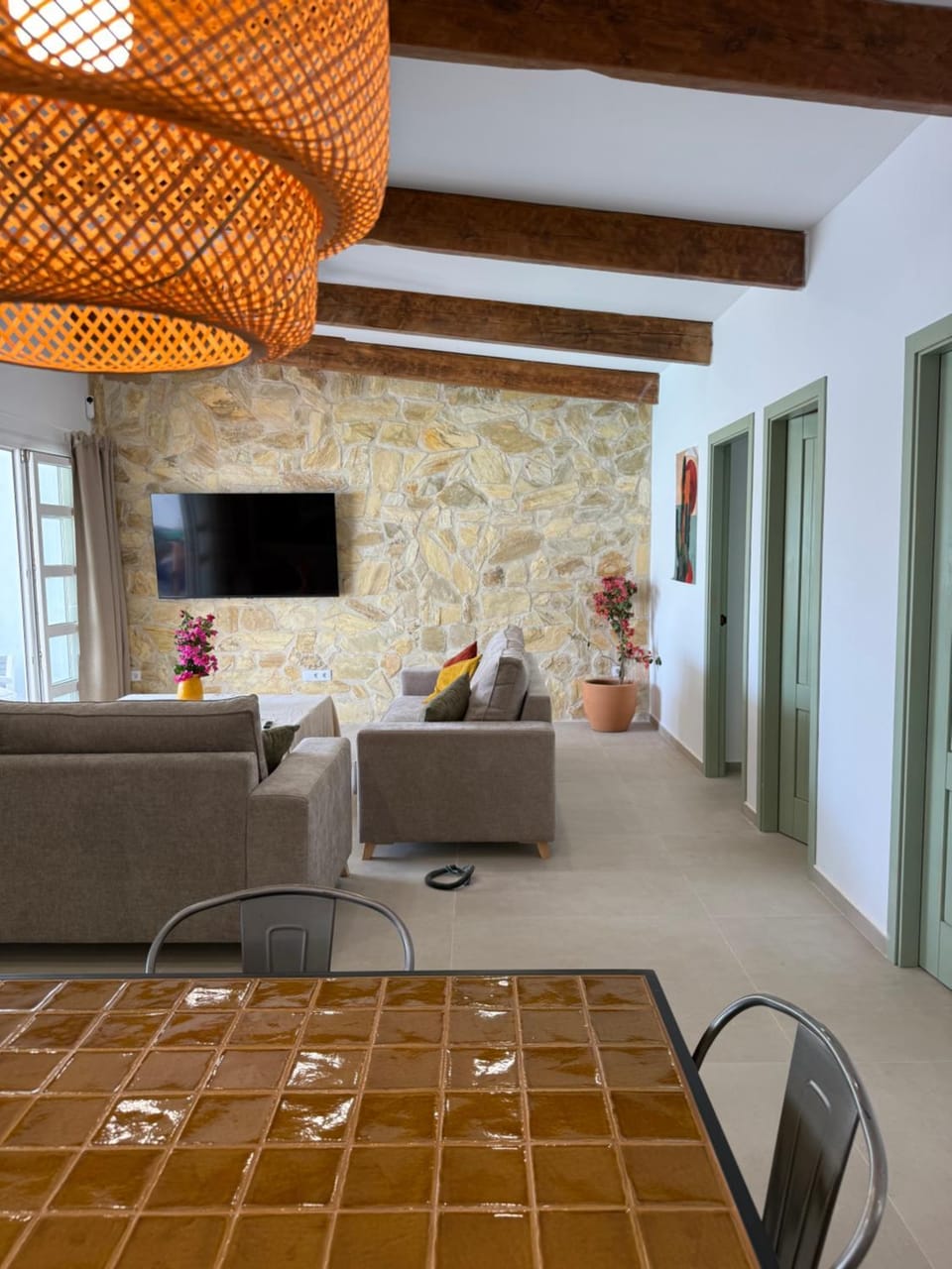 Communal lounge/ TV room, TV and multimedia, Living room, Dining area, Evening entertainment