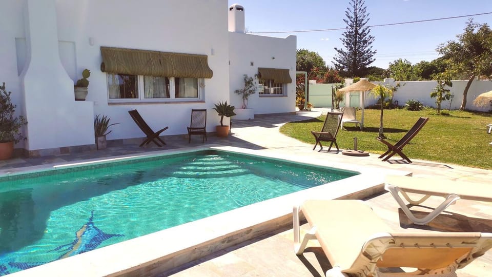 Off site, Garden, Solarium, Swimming pool, sunbed