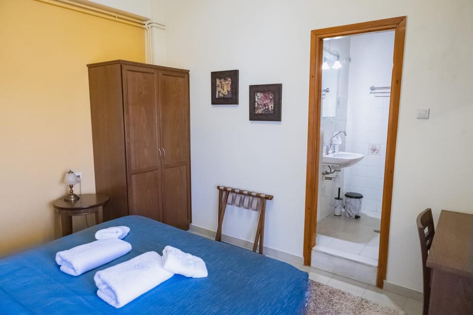 Toilet, Bed, Bathroom, Bedroom, towels