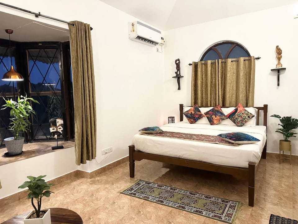 Turquoise 5bhk Villa in Arpora 5mins to Baga Villa in Goa, India