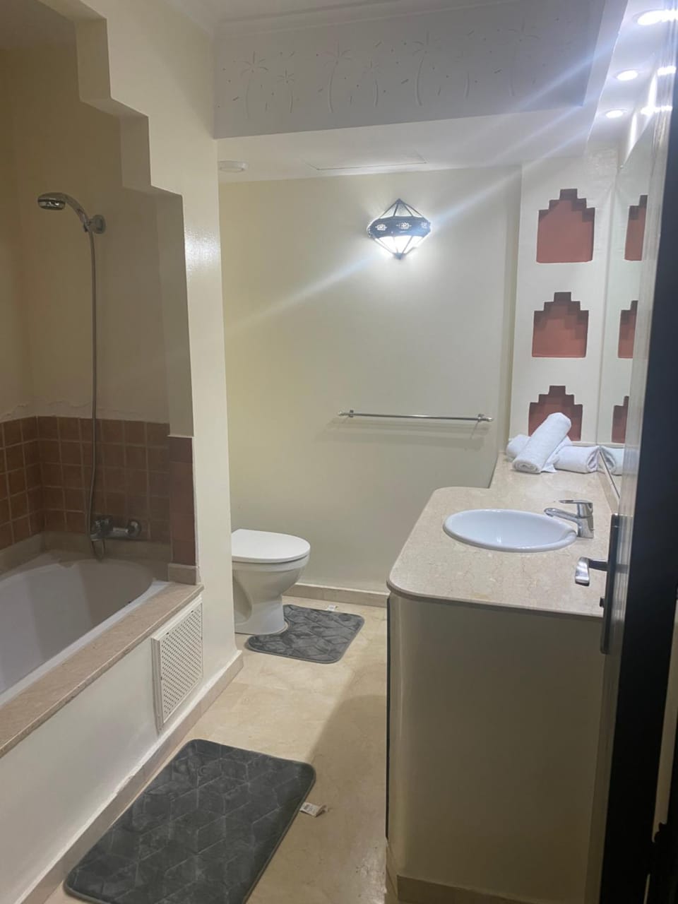 Bathroom, Bath, towels