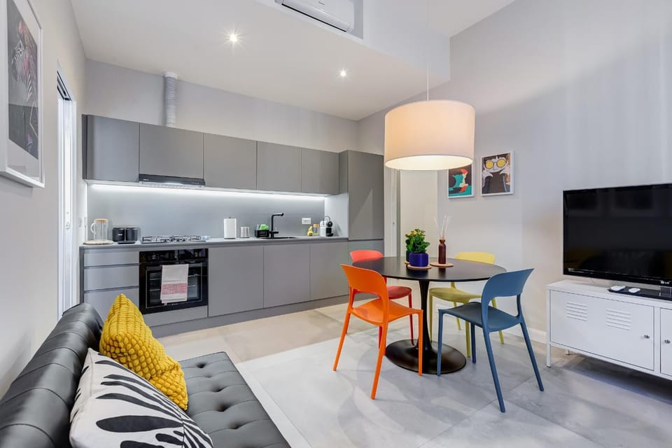 TV and multimedia, Kitchen or kitchenette, Living room, Dining area