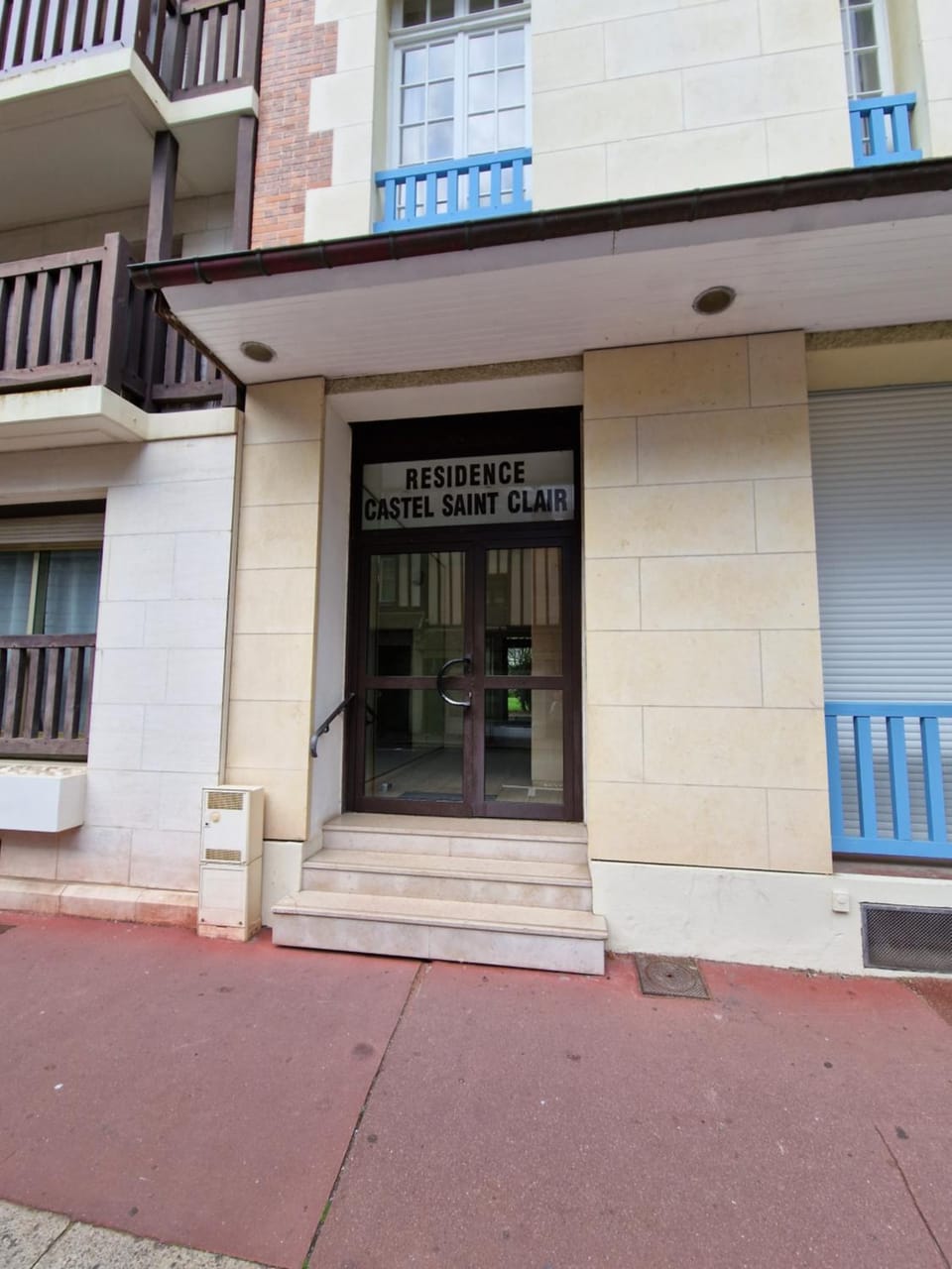 Property building, Facade/entrance