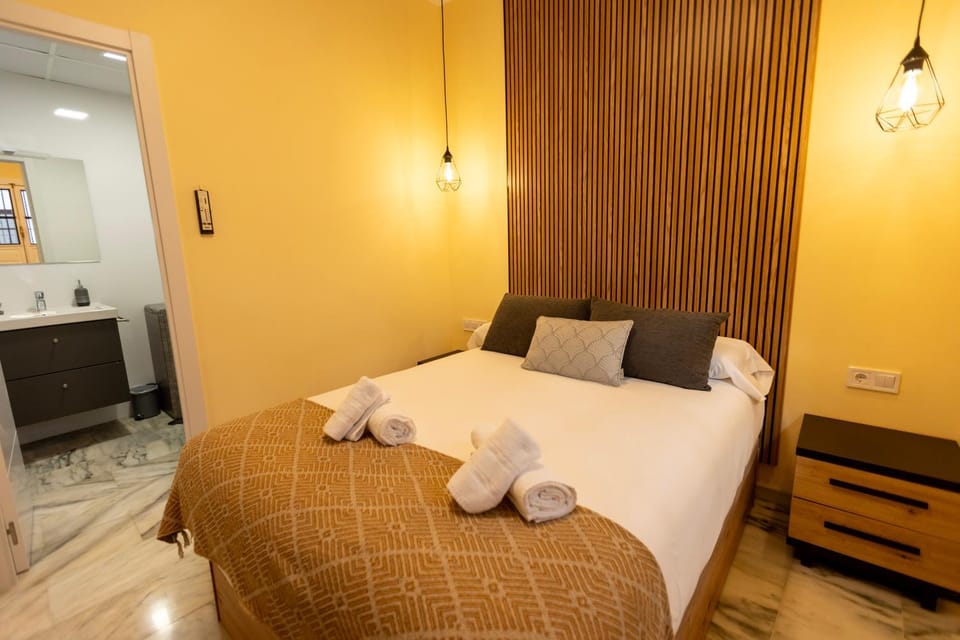 Bed, towels