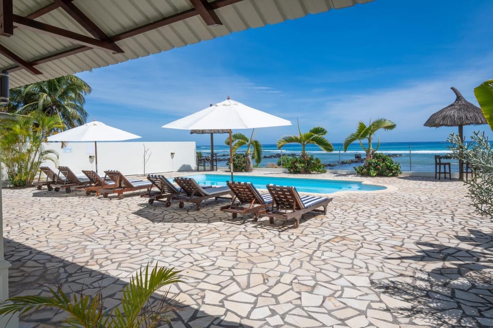 Beachfront Apartment - View to Die For Apartment in Pointe aux Biches