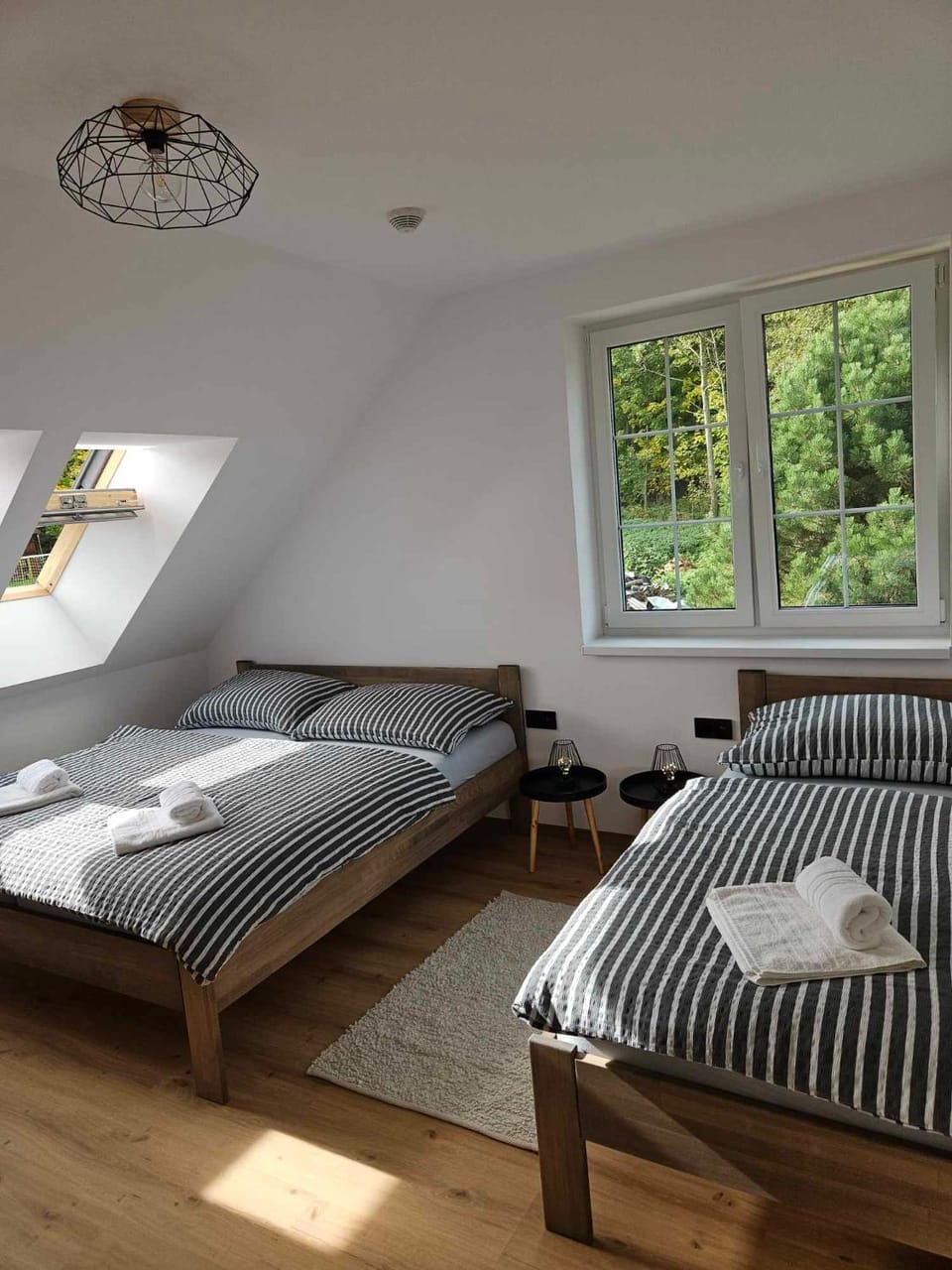 Bedroom, towels
