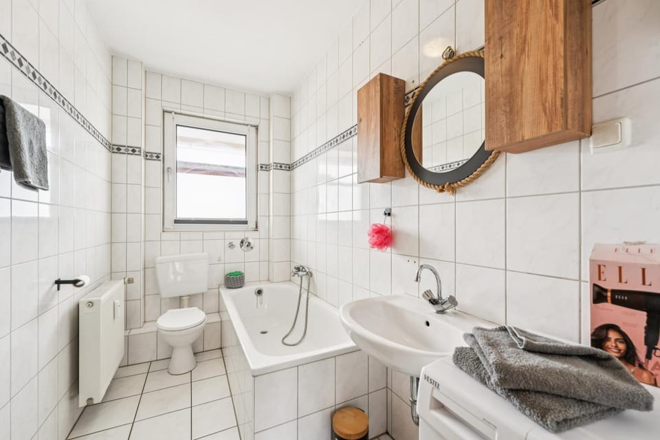 Toilet, Bathroom, Bath, towels, washing machine