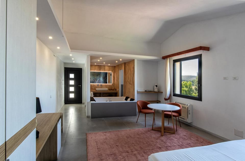 Bathroom, Photo of the whole room, Seating area, Bedroom, Bath