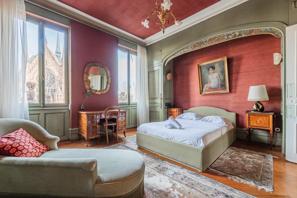 Photo of the whole room, Bedroom