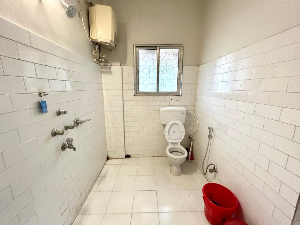 Shower, Toilet, Bathroom, bidet, towels