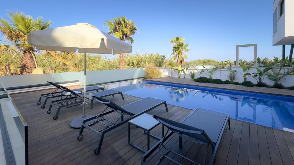 Day, Natural landscape, Garden, View (from property/room), Pool view, Swimming pool, sunbed