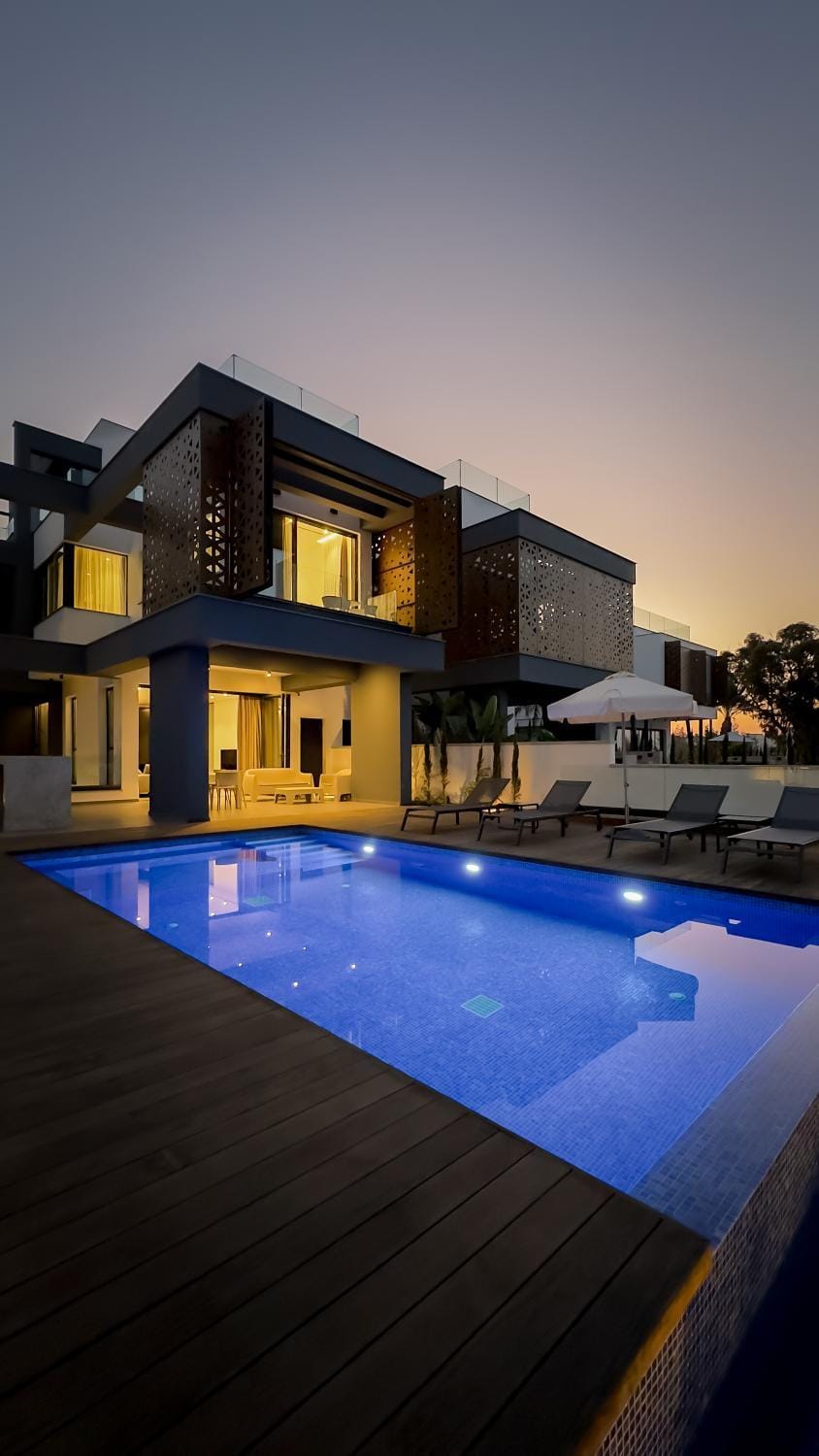 Property building, Night, Pool view, Swimming pool, Swimming pool, sunbed