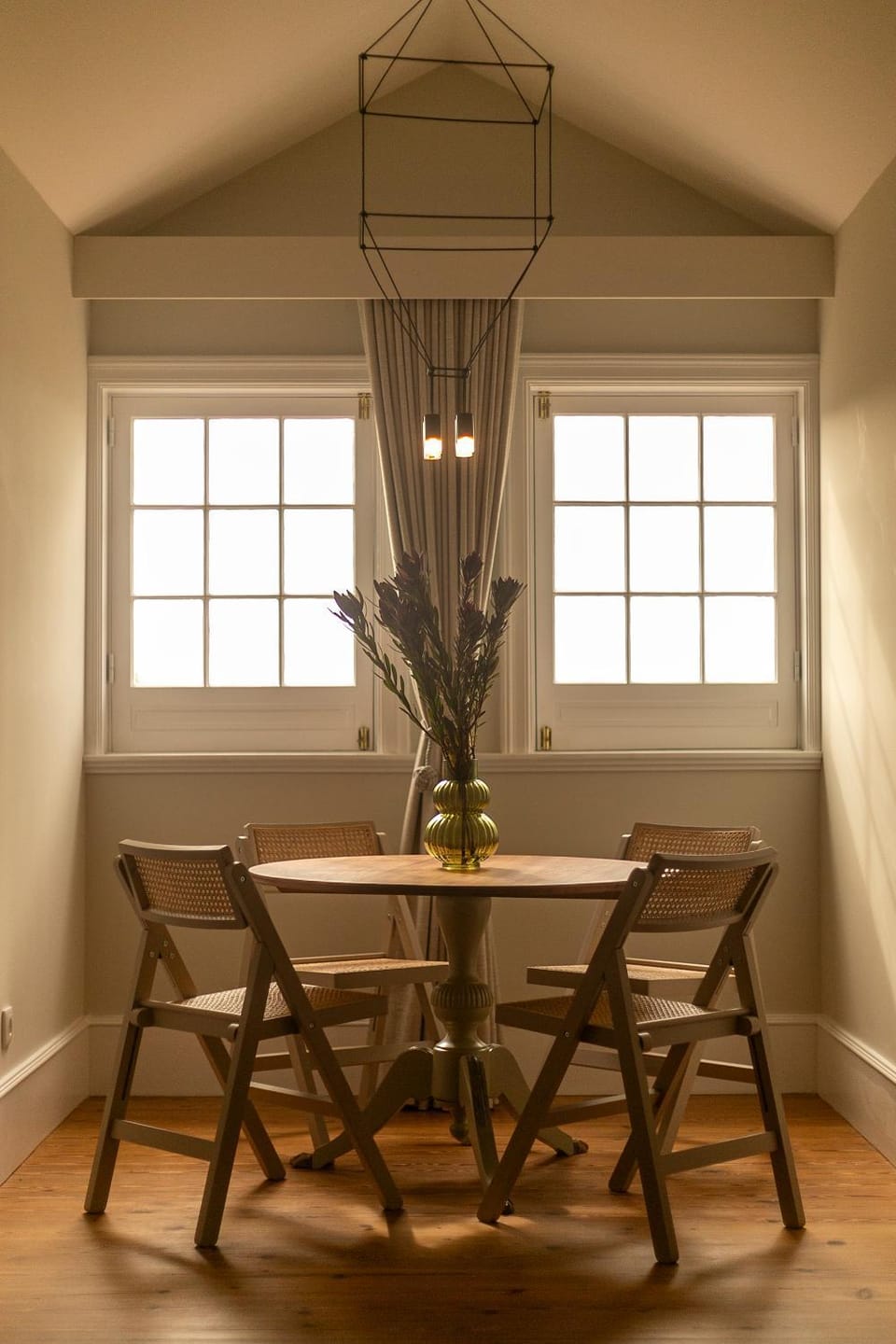 Seating area, Dining area