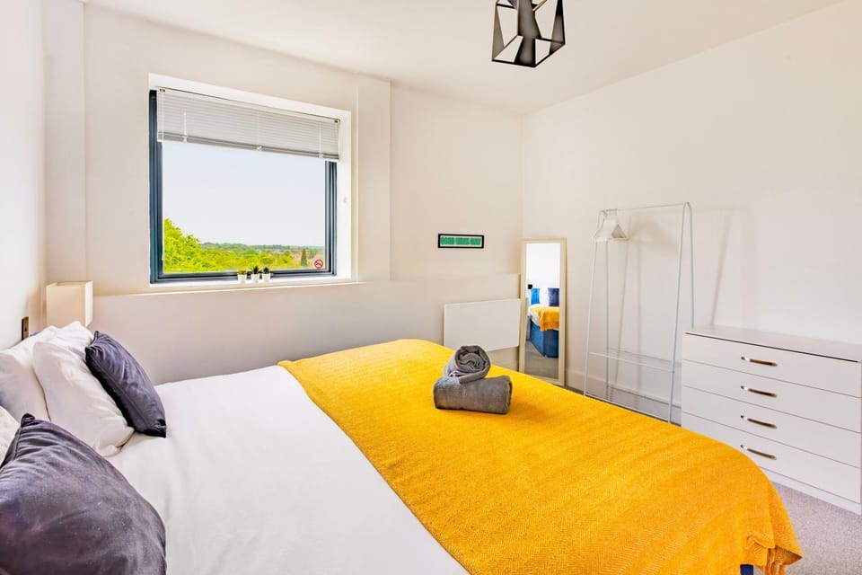 Bed, View (from property/room), Bedroom, City view, heating, towels, wardrobe