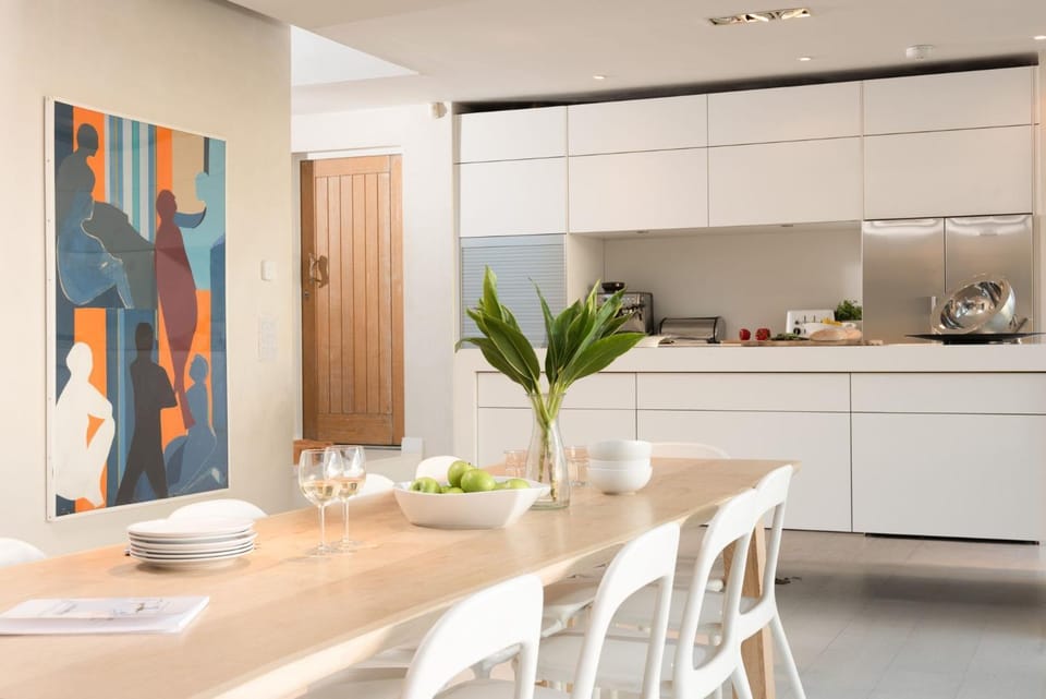 Property building, Kitchen or kitchenette, Dining area, Food, stove