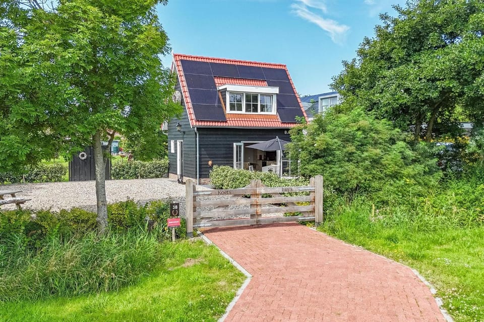Welcome in - Vrijstaande vakantiehuis 'Het Koetshuys' met tuin I Sloestraat 38 House in Zoutelande